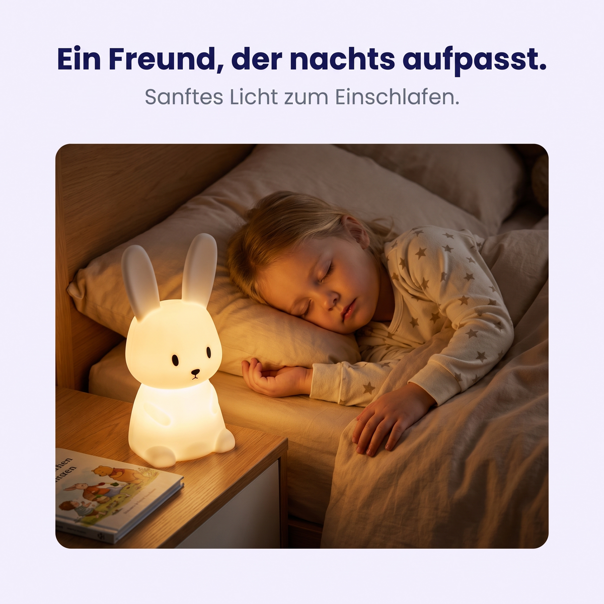 Kind schläft neben dem leuchtenden Moony Nachtlicht