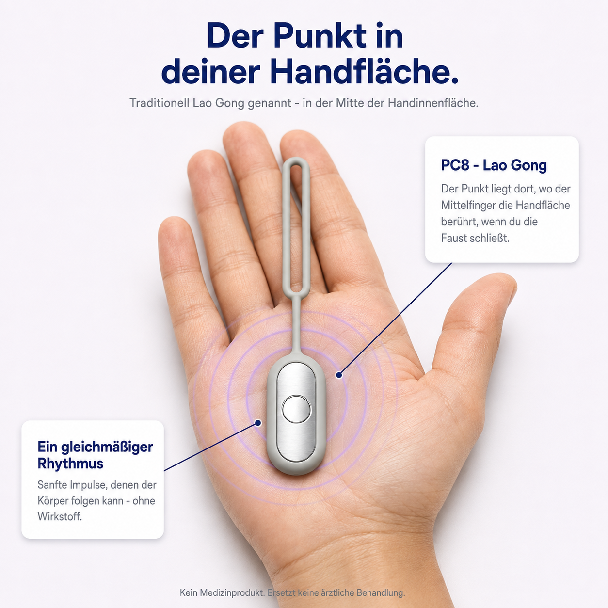 DreamyHelper Einschlafhilfe liegt in der Handfläche auf dem Akupressurpunkt PC8 Lao Gong